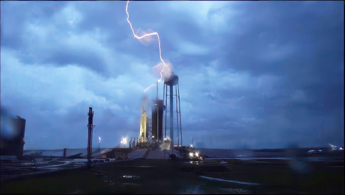 Sét đánh trúng bệ phóng tên lửa SpaceX của tàu vũ trụ Falcon Heavy