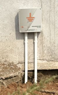 Lắp đặt hộp nối đất kim thu loi tren tương