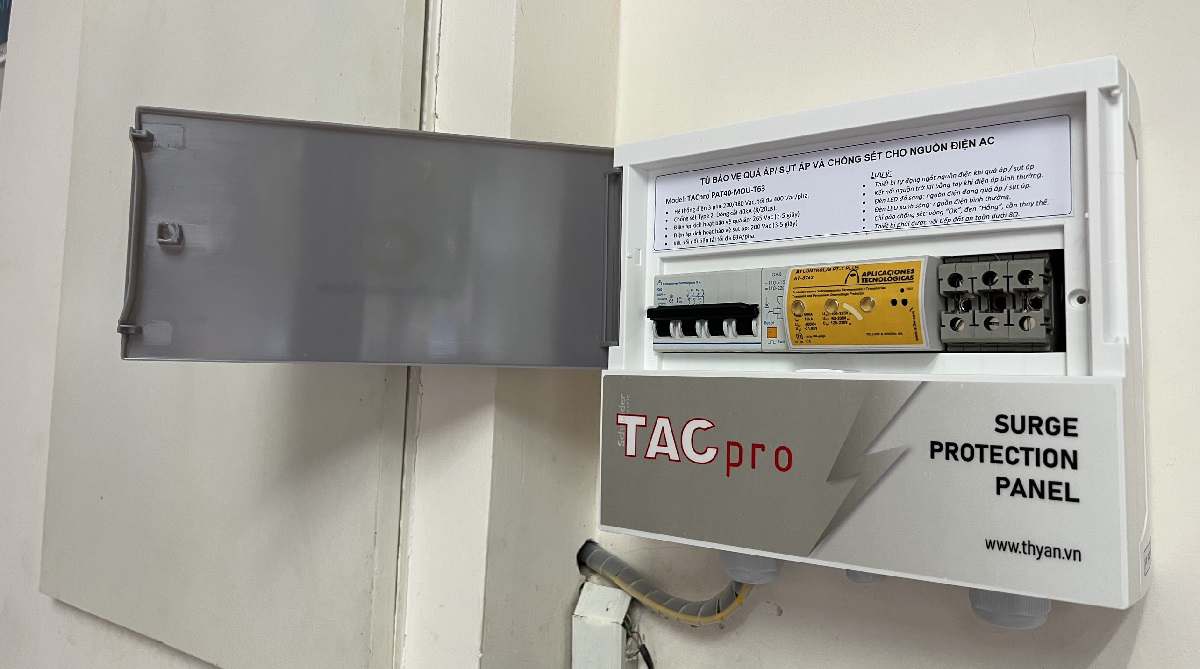 Dòng tủ chống sét và quá áp tự động PAT15-AO-M thích hợp để sử dụng cho tủ điện Nhà văn phòng và nhà ở dân dụng.