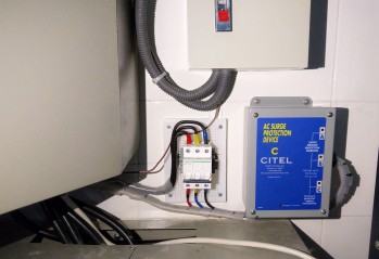 Tủ cắt lọc sét nguồn 3 pha phòng hành chính